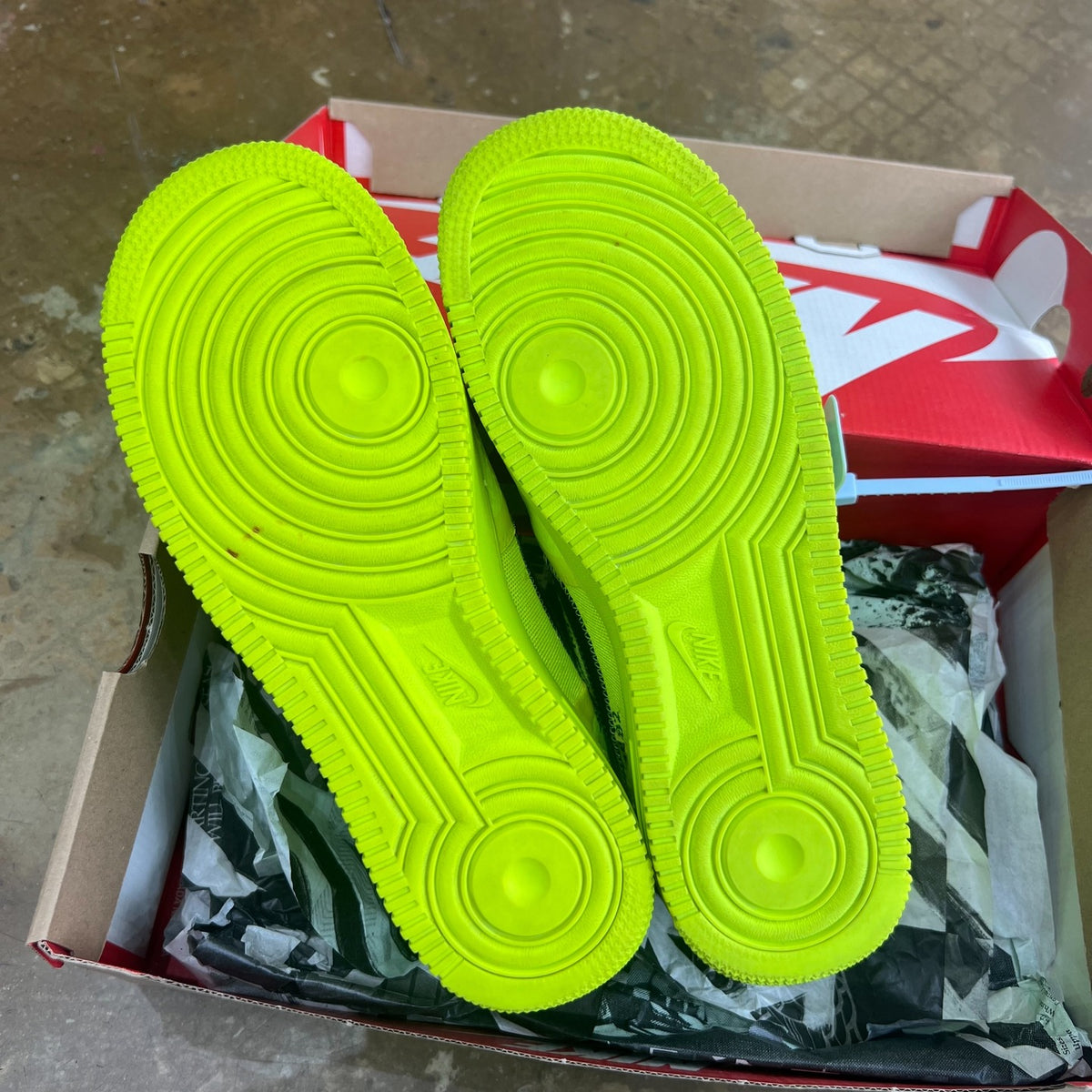 Nike Air Force 1 X Off-White Volt