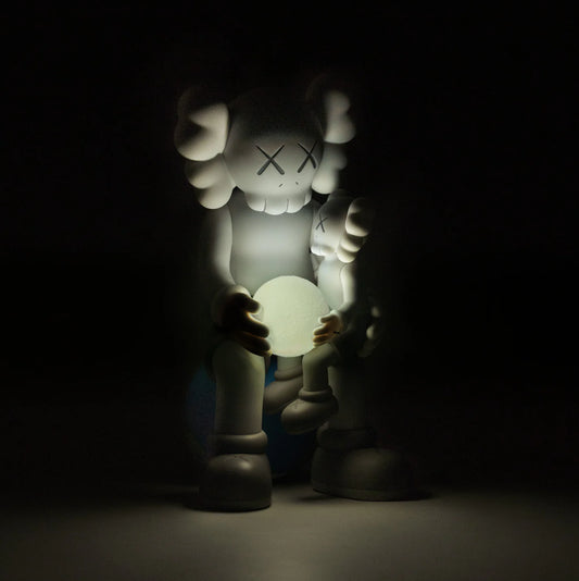 KAWS Holiday Thailand 乙烯基公仔（灰色）