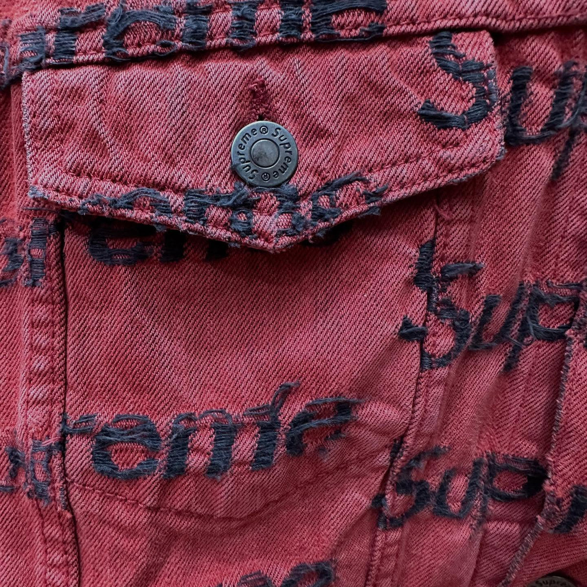 Supreme Frayed Logos Denim Trucker Jacket (RED)
