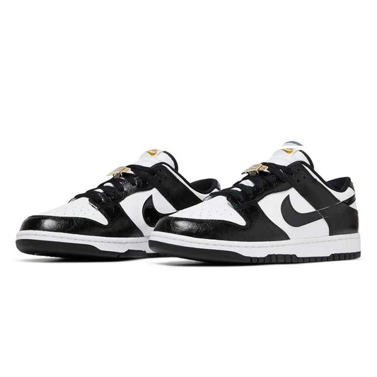 Nike Dunk Low World Champs สีดำและสีขาว